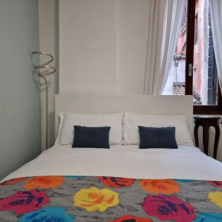 Veneziacentopercento La Forcola Apartment, Next To Rialto Bridge Exterior photo